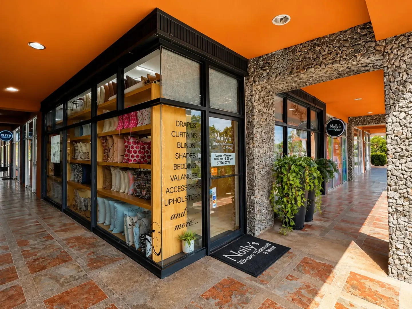 Fachada del showroom de Noily's Window Treatment & More en Plaza Paseo del Mar, Huacas